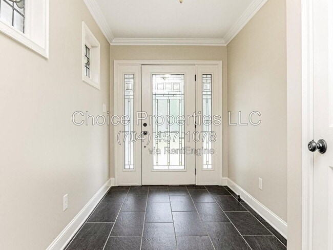 Photo - 1174 Robinhood Cir