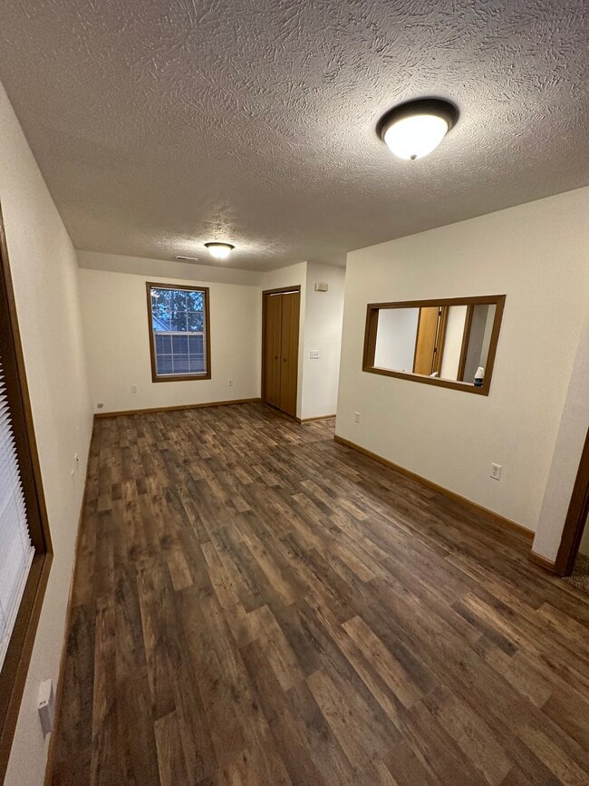 Living Room/ Dining Room - 407 E Jackson St Unit 2