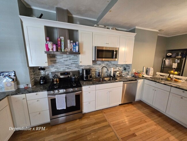 Building Photo - Spacious Three-Level Boston Rental with Flexible Living Space