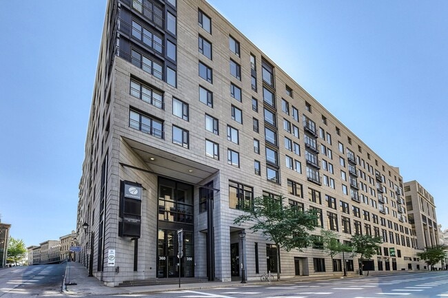 Photo - 340 Rue du Champ de Mars Unit 512