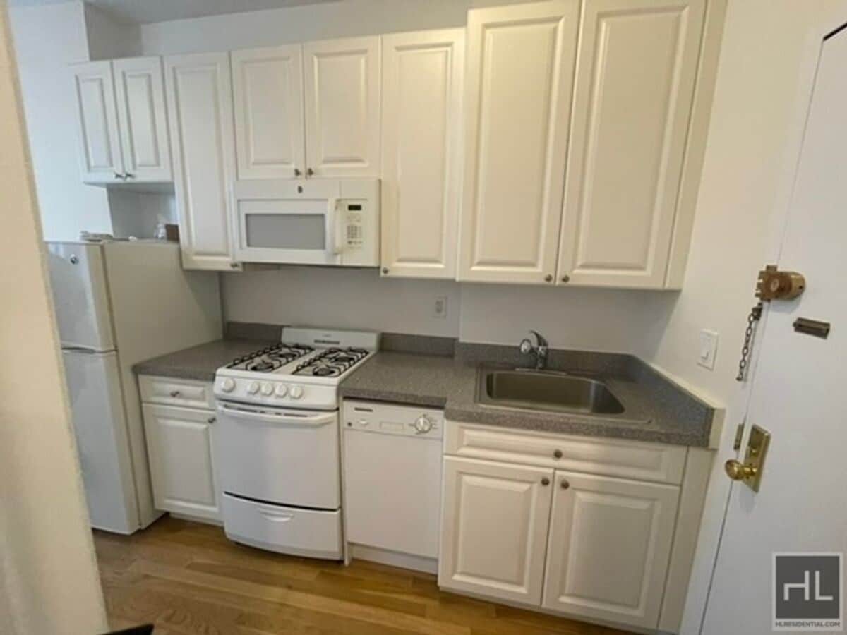 THIRD AVENUE - THIRD AVENUE Apartment Unit 21