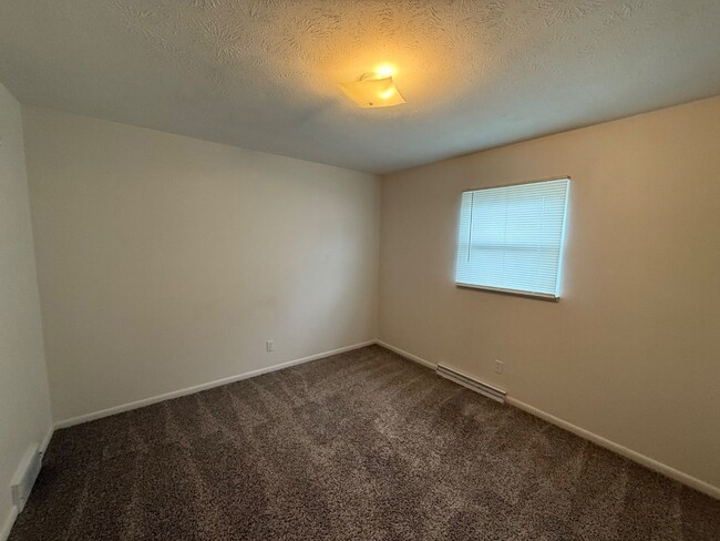 Photo - 823 Mathews Rd