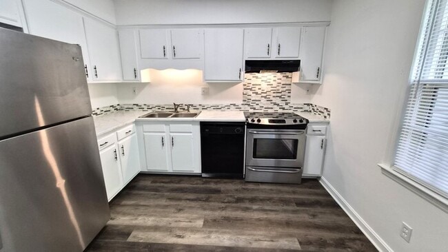 Photo - Well Maintained 2 Bedroom Townhouse with Move In Special!