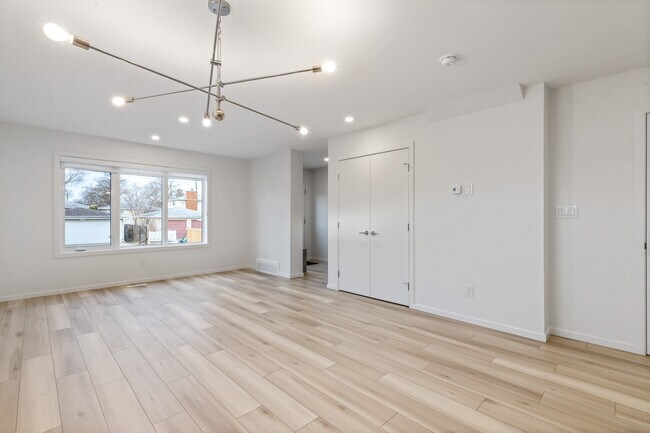 Photo - 11440-11487 87 St NW Unit 3