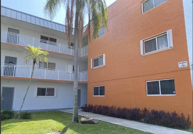 Photo - 11307 SW 200th St Unidad 305-B