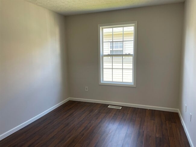 Photo - 3261 Cave Springs Ave