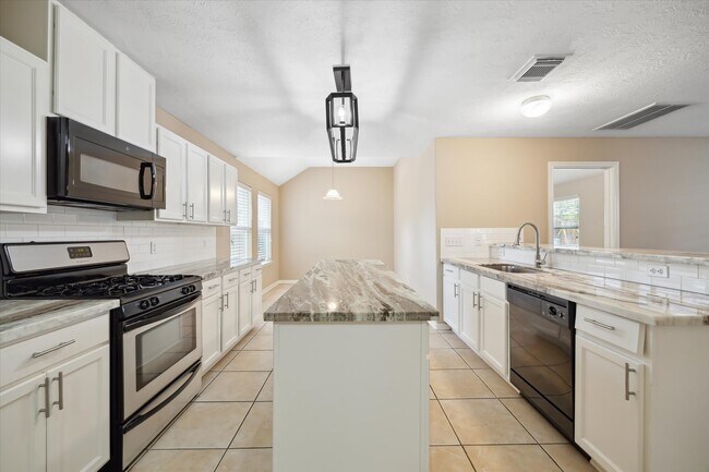 Photo - 2411 Lacyberry St