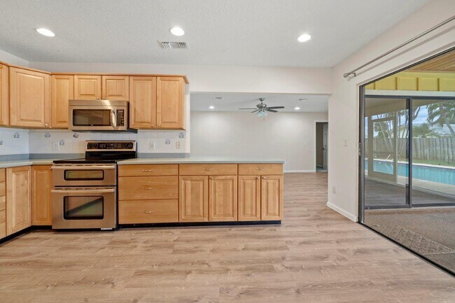 Photo - 11894 Butternut St