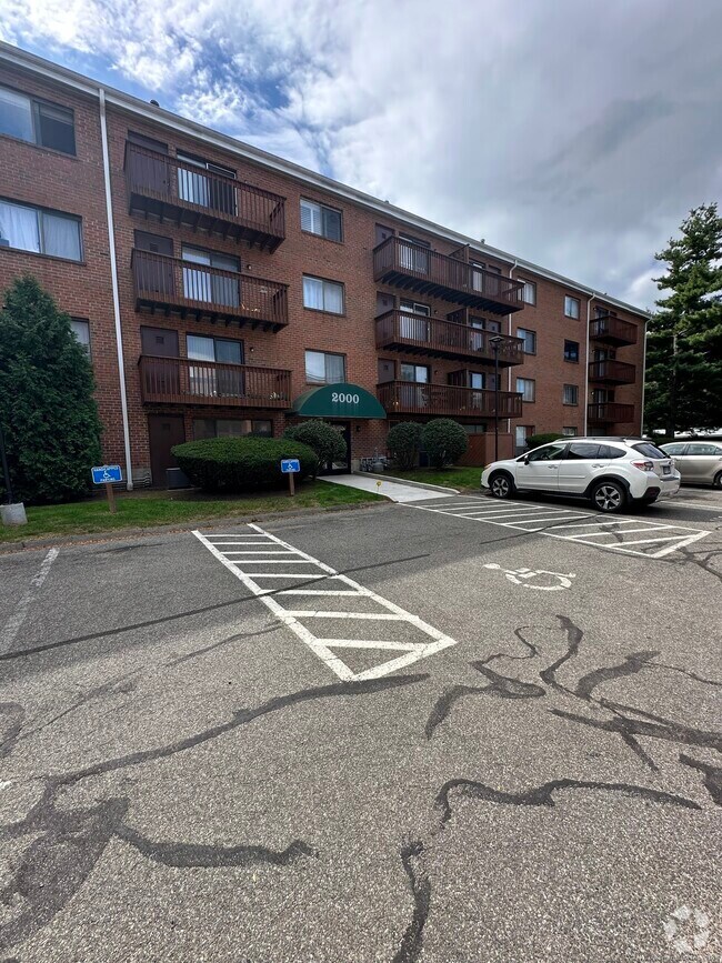 Building Photo - 2422 Harbor View Dr Unit 2422 Rental