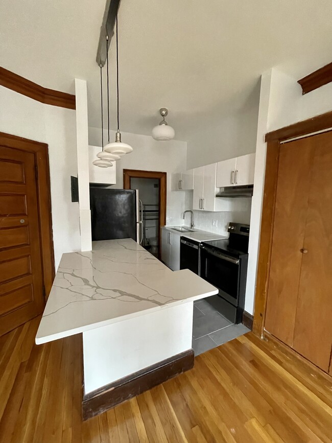 Building Photo - 874 Beacon St Unit 4 Rental