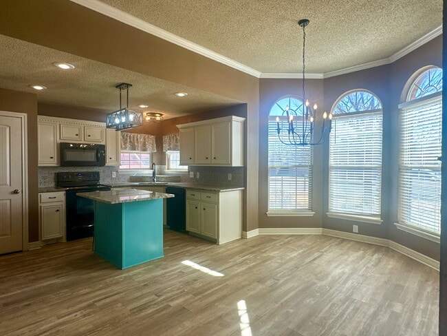 Photo - Spacious 3/2 with loads of Character!