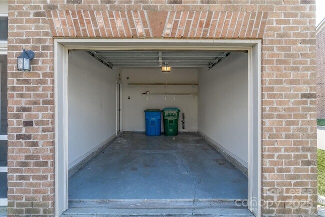 Photo - 5682 Stafford Rd