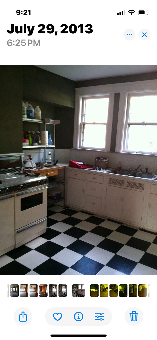 Building Photo - 409 Manning Blvd Unit 1st floor Rental