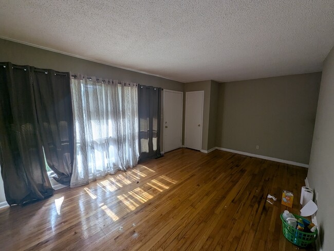 Building Photo - 630 NE 90th St