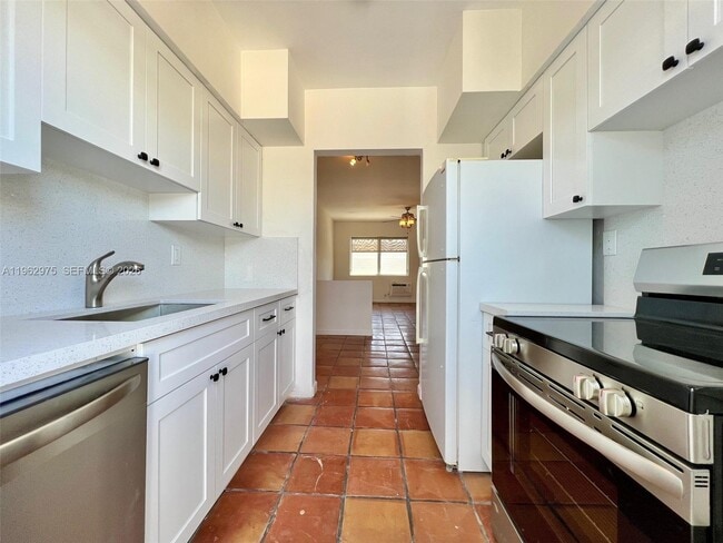 Building Photo - 542 Euclid Ave Unit 10