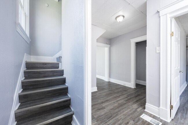 Photo - 1933 Hudson Ave