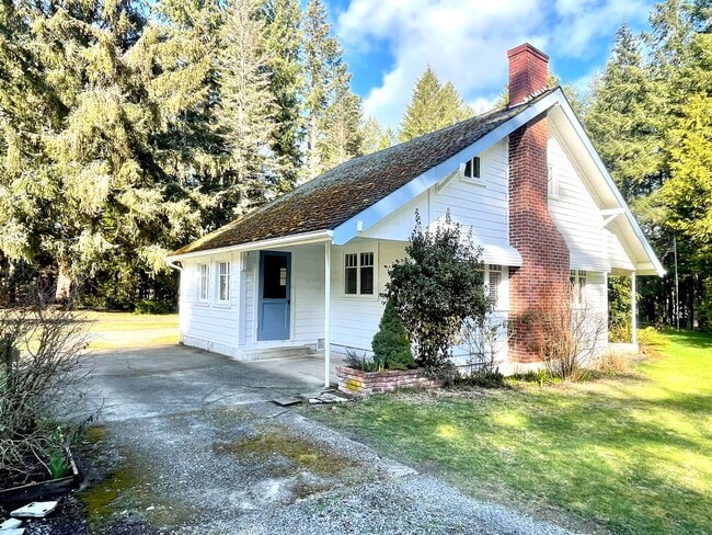 Building Photo - Nestled Away In Gig Harbor: A 3 Bedroom wi... Rental