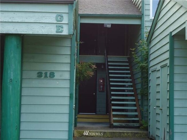 Photo - 318 S 174th Pl Unidad g