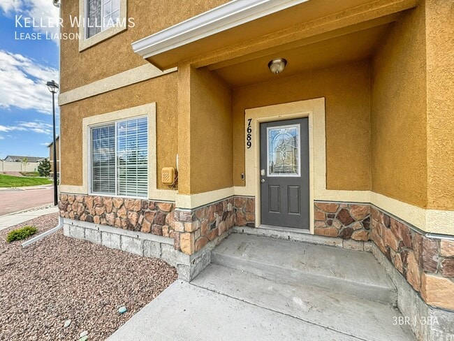 Photo - 7689 Grand Fir Point