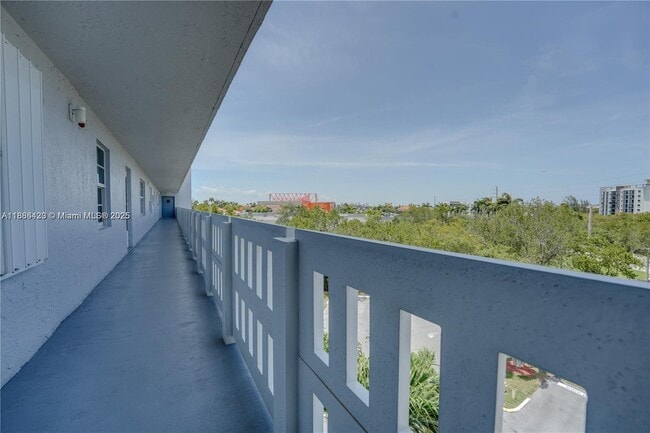 Photo - 170 SE 5th Ave Unidad 505
