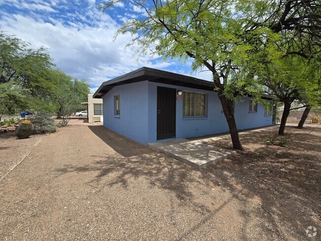 Building Photo - 2640-2642 N Santa Rita Ave Rental