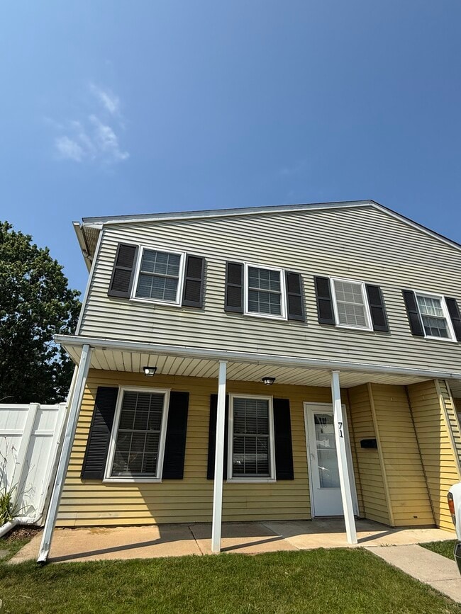 Photo - 71 Reliance Sq