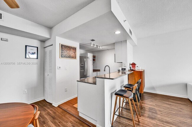 Photo - 275 NE 18th St Unidad 1809