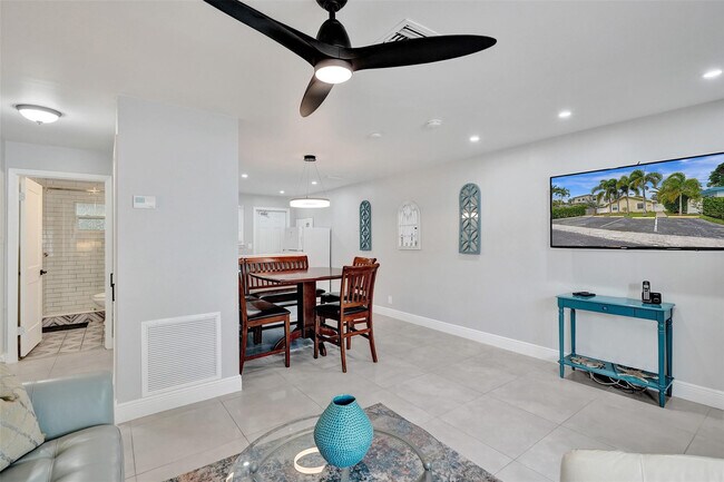 Building Photo - 901 SE 14th Ct Unit 1