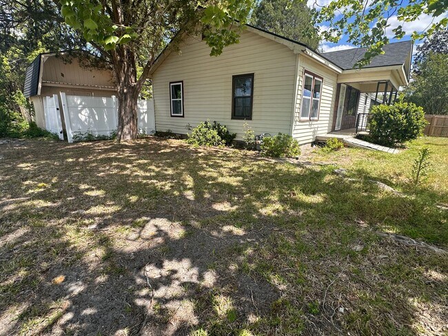 Photo - 3 Bed/1 Bath Home