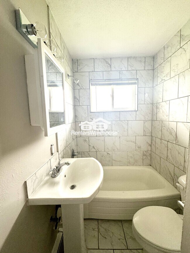 Photo - 110 NW College Ave