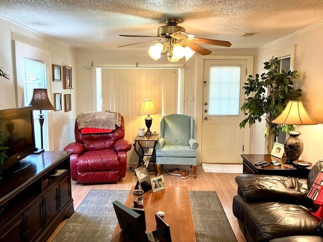 Photo - 708 Avenue S