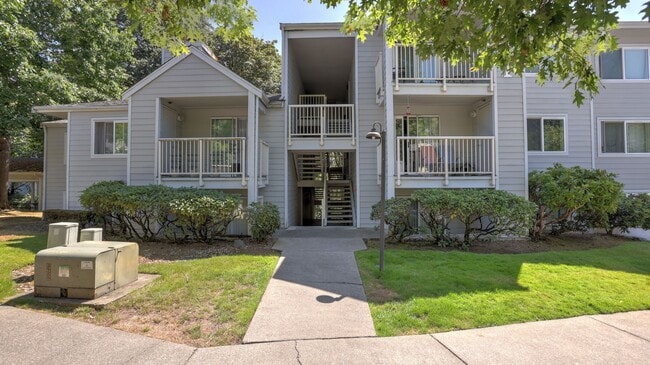 Photo - 975 Aberdeen Ave NE Unit #F204