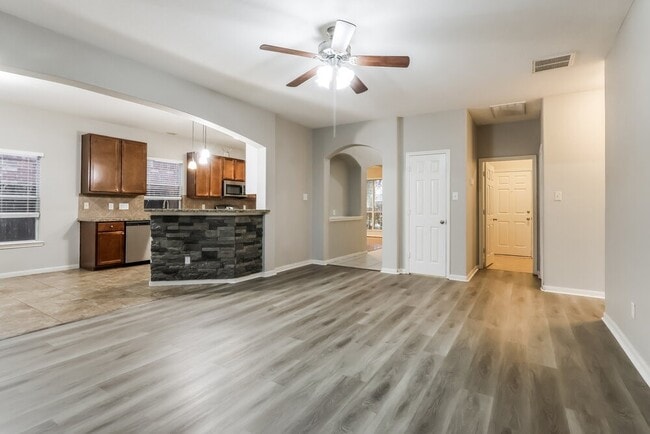 Photo - 12927 Pine Woods St