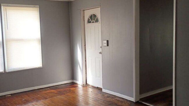 Photo - 1844 Christian Ave