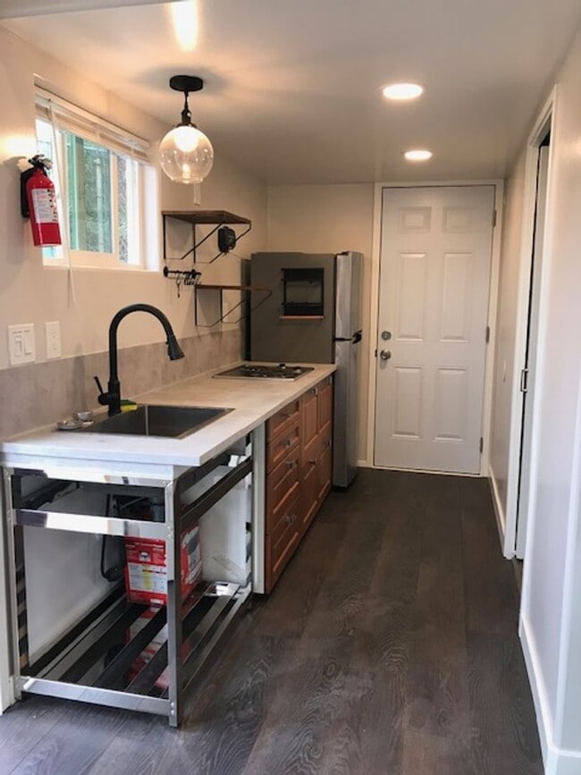 Photo - 1801 Carob Tree Ln