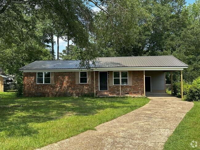 Building Photo - 3 Bedroom 2 Bath Home