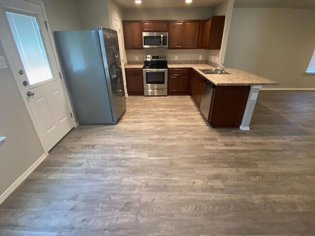 Photo - *$99 MOVE-IN SPECIAL* | Three Bedroom | Tw...