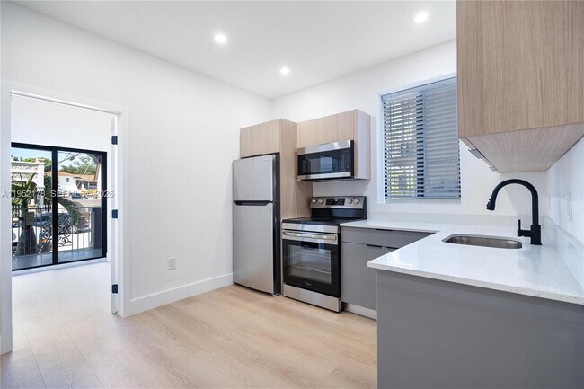 Photo - 629 SW 10th Ave Unidad 1