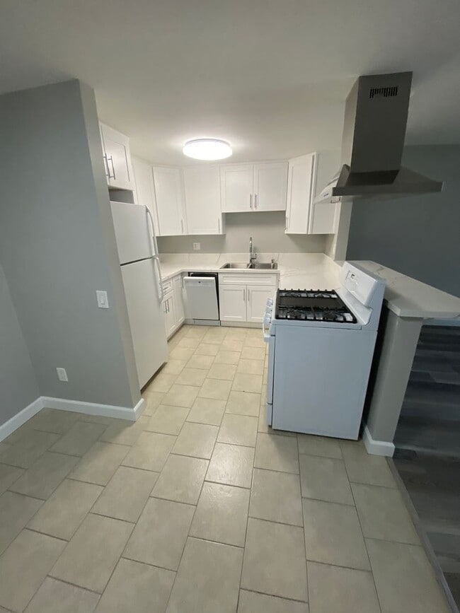 Photo - 567 Chambers St Unit B