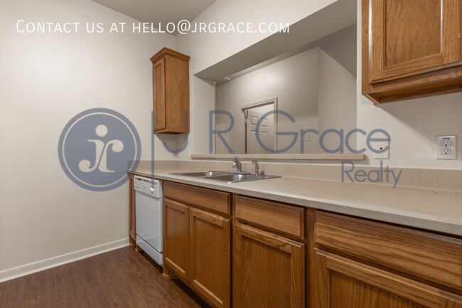 Photo - 2114 Breezy Dr