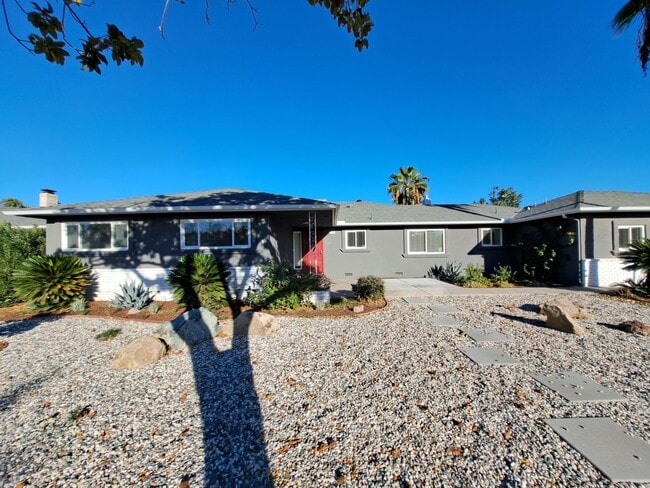 Photo - Beautiful 6-Bedroom Home with Pool & Outdo...