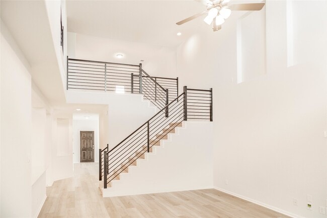 Photo - 208 Cambria Green Ln