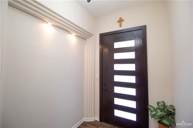 Photo - 16 E Imperial Oaks Dr