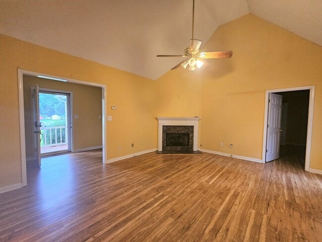 Photo - 32 Elizabeth Way