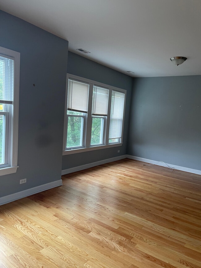 Photo - 1642 W Pratt Blvd Unit TWO BEDROOMS - 3D