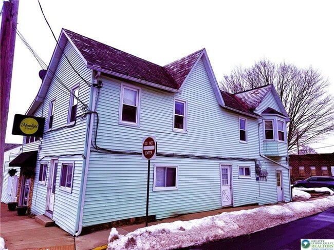 Building Photo - 301 S Robinson Ave