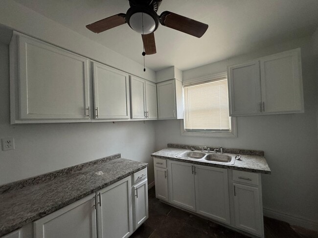 Photo - 10422 Morley St