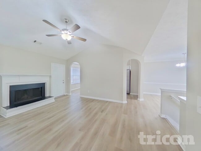 Photo - 800 Lorraine Ln