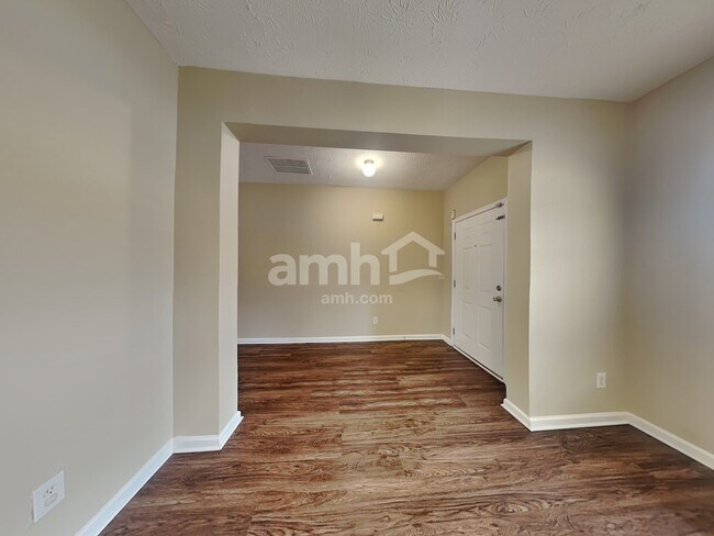 Photo - 425 Bell Flower Trl