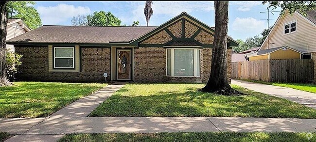 Building Photo - 16318 Forest Way Dr Rental